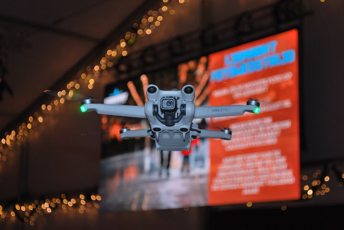 Drone van RalfDroneArtist filmt de IJsmarkt in Oosterhout